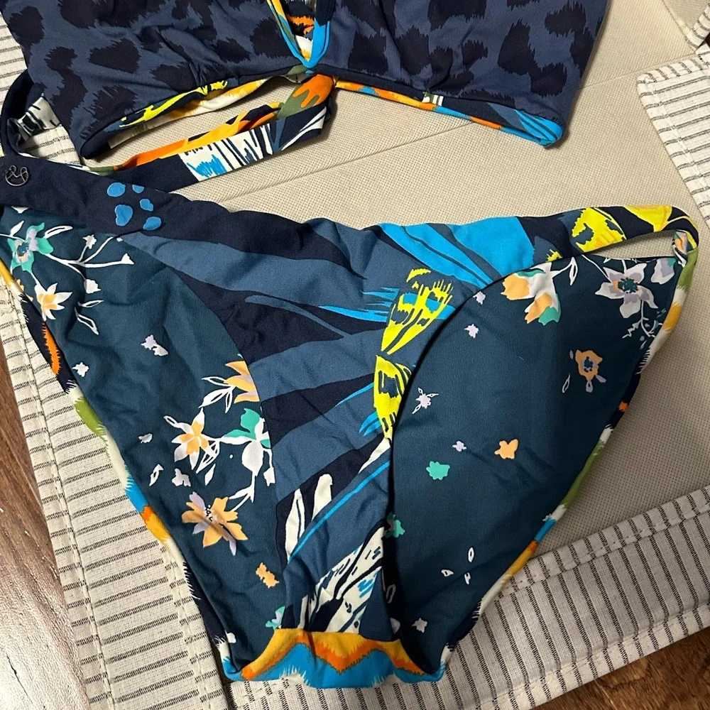 NWOT Sz XL Maaji Reversible Bottoms
